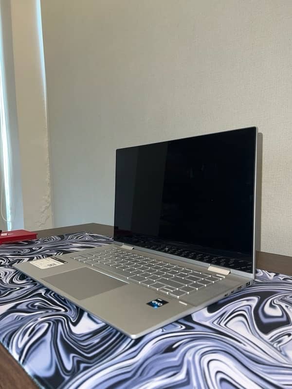 HP Envy 15 x360 ci5 12gen 8gb ram 256gb SSD 1