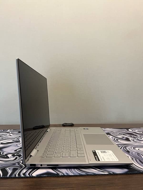 HP Envy 15 x360 ci5 12gen 8gb ram 256gb SSD 3