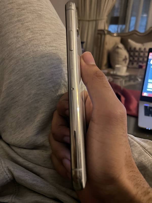 Iphone X 64gb PTA approved with Box 4