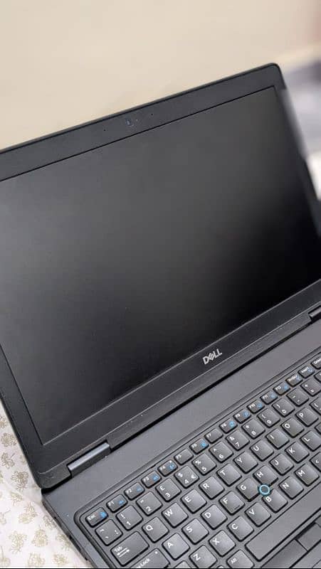 Dell Latitude 5590 0