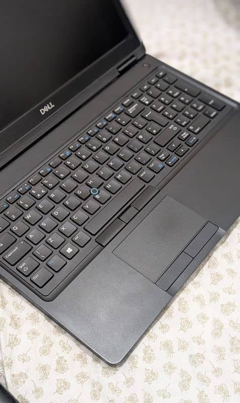 Dell Latitude 5590 1