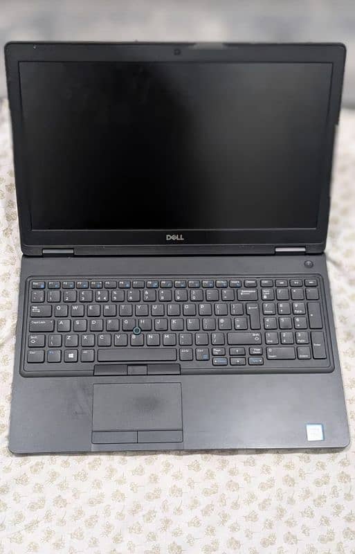 Dell Latitude 5590 2