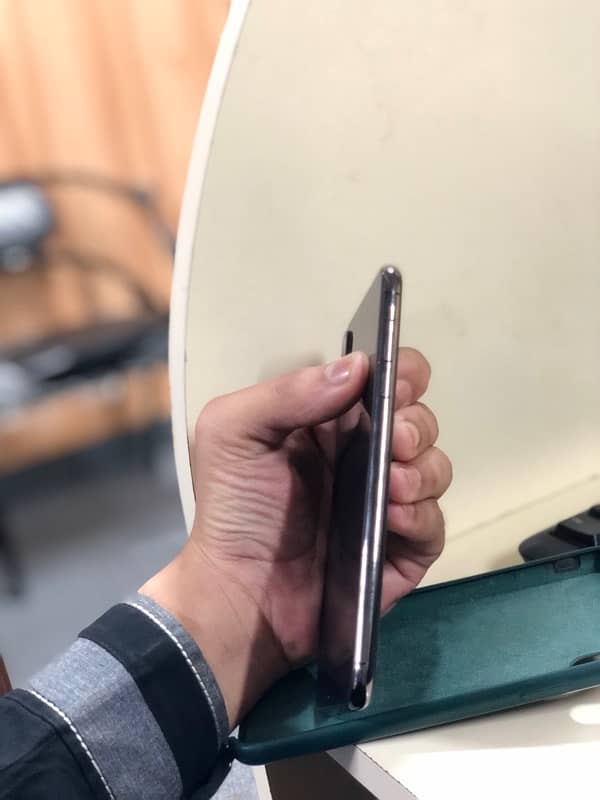 iPhone XS Max 7