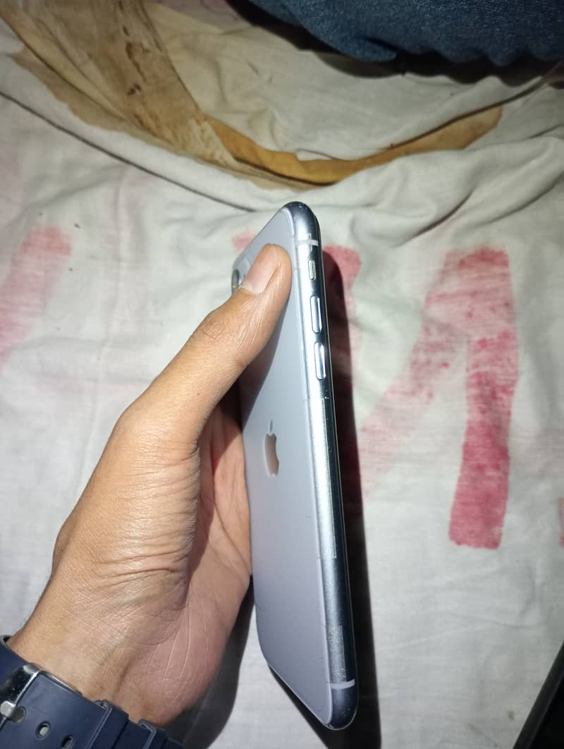 Apple iPhone 11 2