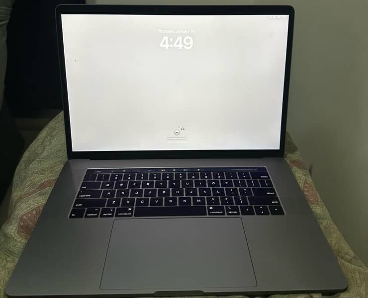 Macbook Pro 2019 I9 32gb ram 512 SSD 0