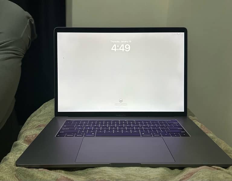 Macbook Pro 2019 I9 32gb ram 512 SSD 4