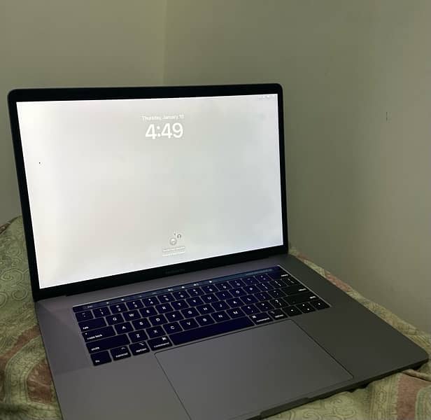 Macbook Pro 2019 I9 32gb ram 512 SSD 5