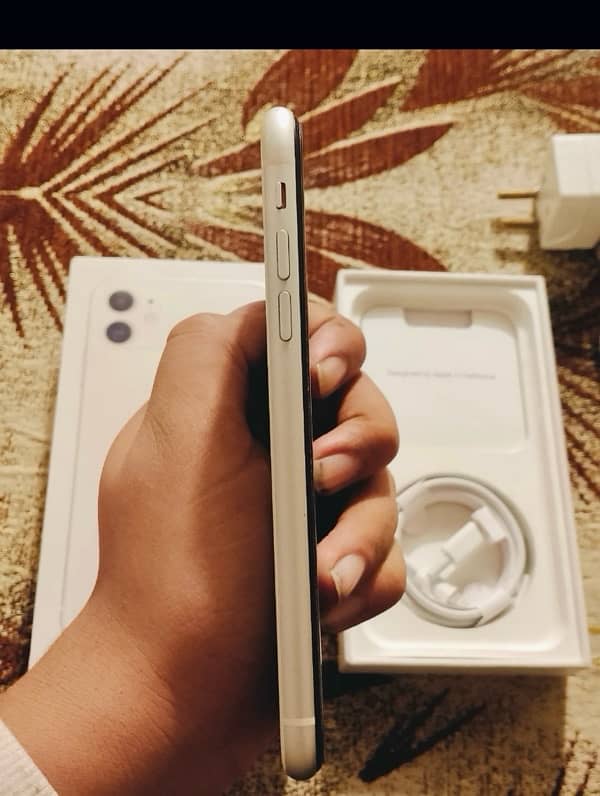 iPhone 11 Factory Unlock 128GB LLA Model With Box 2