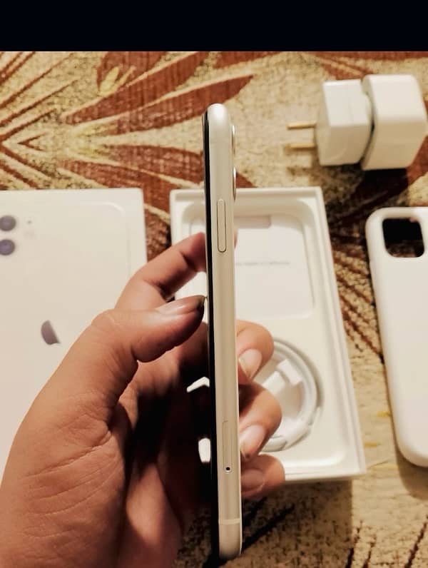 iPhone 11 Factory Unlock 128GB LLA Model With Box 4