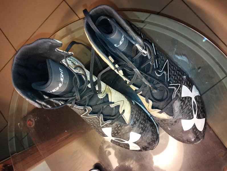 Under Armour highlights football cleat 2