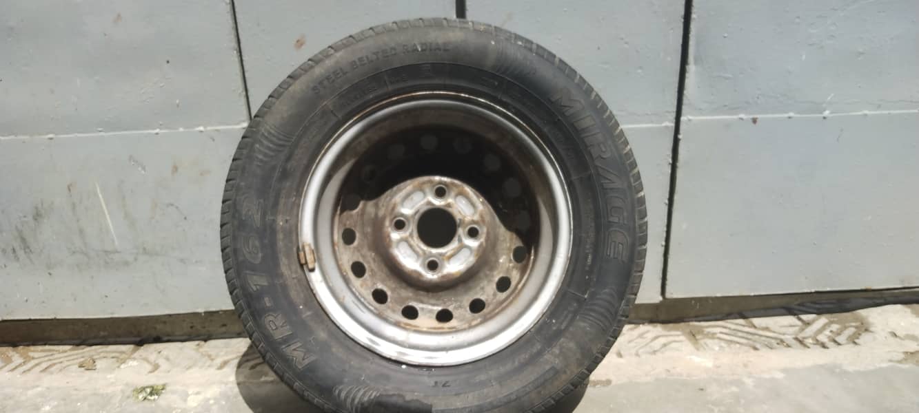 Tyre for sale 3