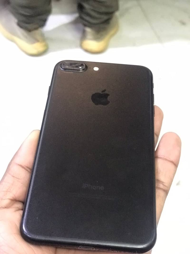 Apple iPhone 7 Plus 3