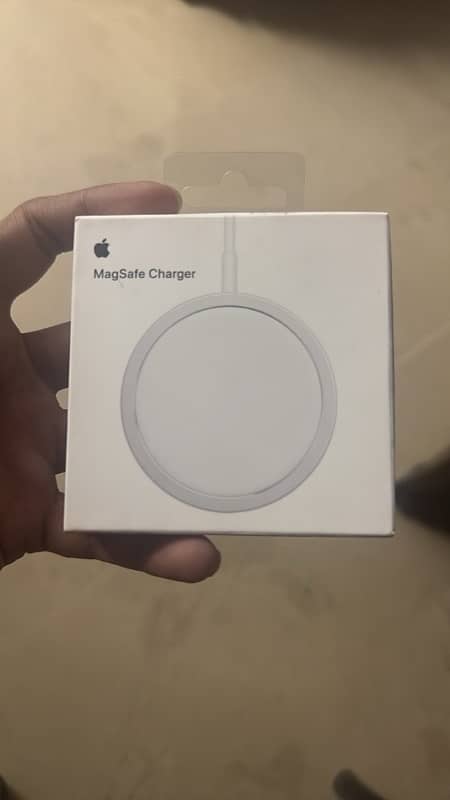 Apple mag safe wireless charger 0