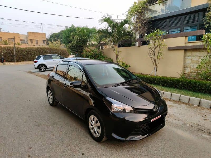 TOYOTA VITZ F-1.0  MODEL 2015 REG. 2018(NOV) ORIGINAL (B2B) BLACK COLR 0