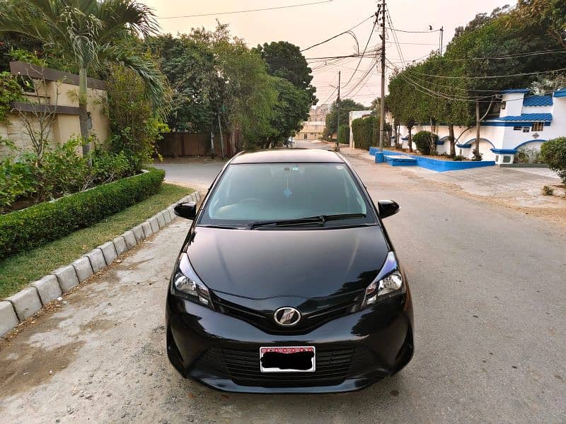 TOYOTA VITZ F-1.0  MODEL 2015 REG. 2018(NOV) ORIGINAL (B2B) BLACK COLR 1