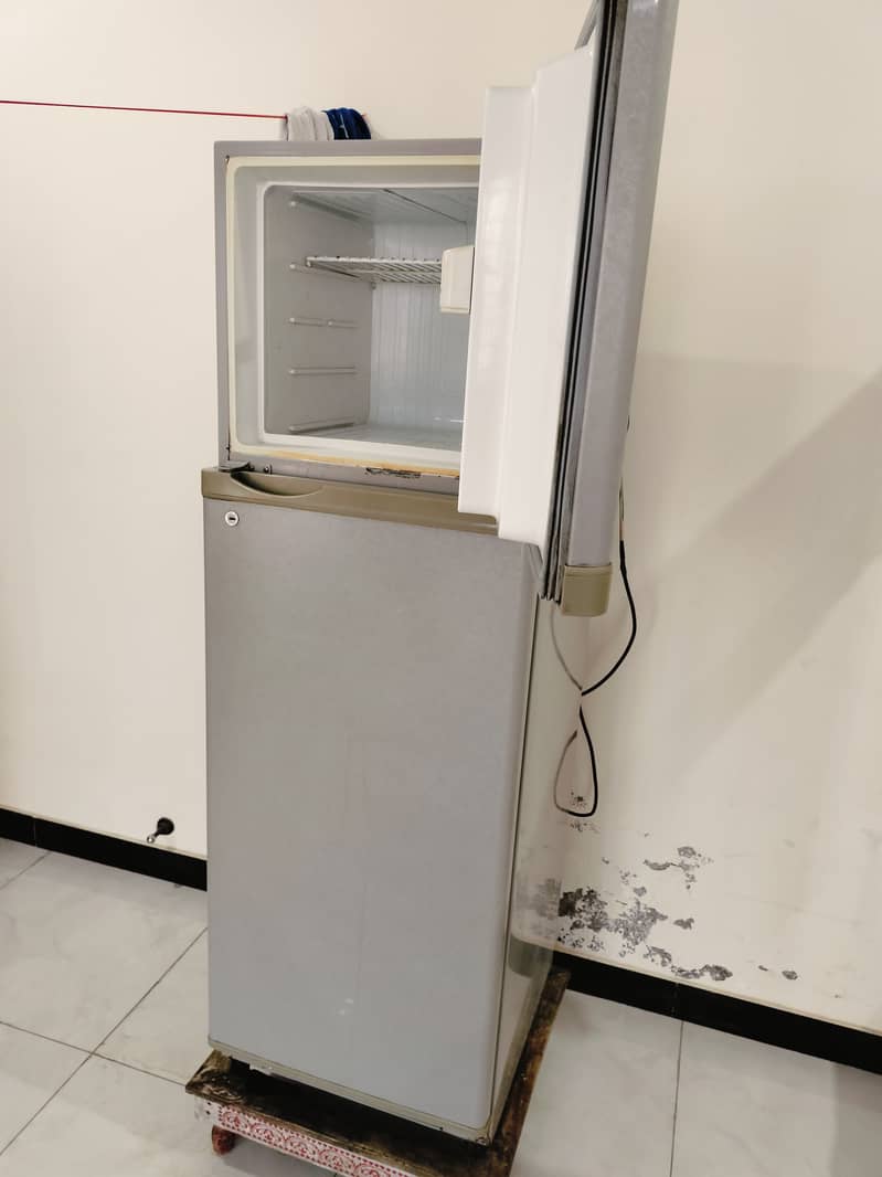 Dawlance Refrigerator in good condition for sale 1