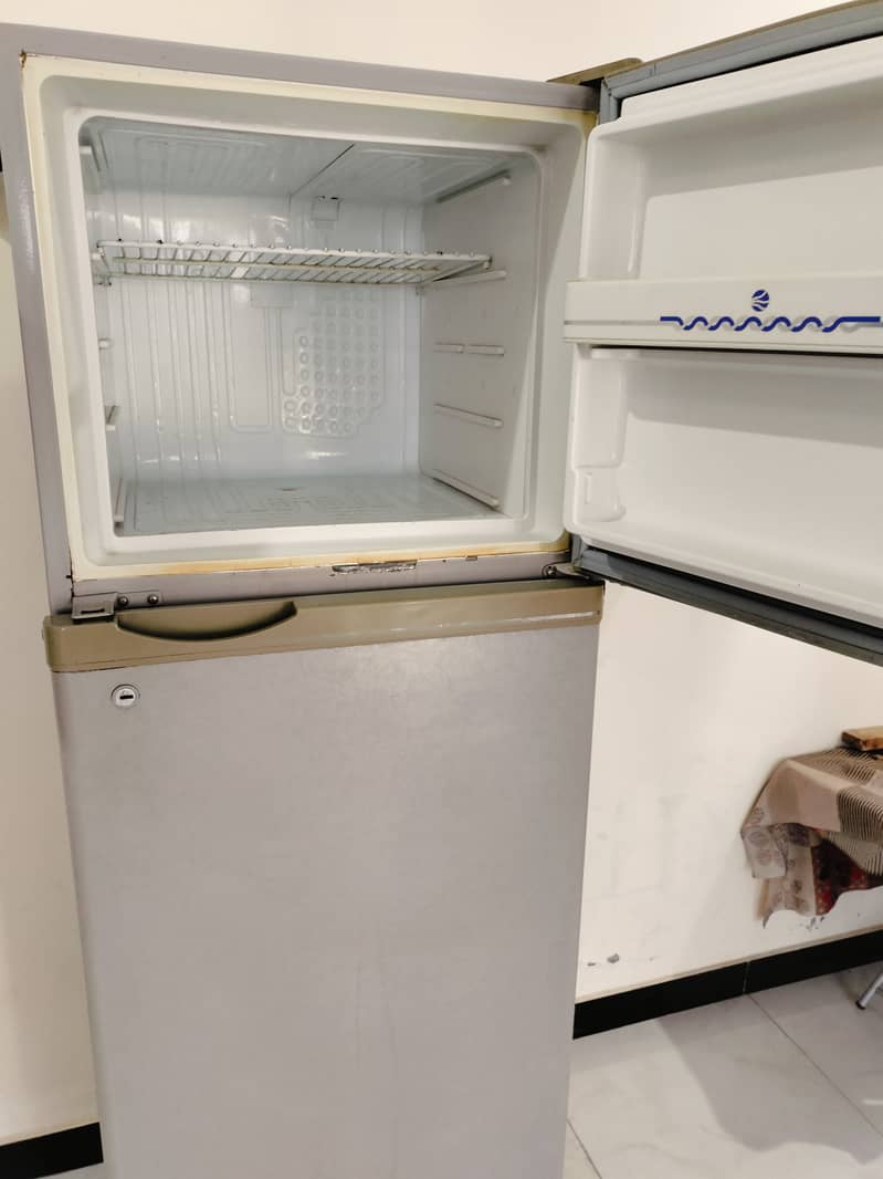 Dawlance Refrigerator in good condition for sale 2