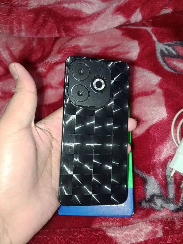 Infinix smart 8 pro 4+4/128.10 by 10 condition. 0