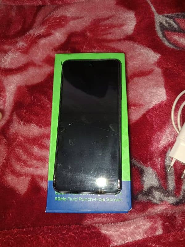 Infinix smart 8 pro 4+4/128.10 by 10 condition. 3