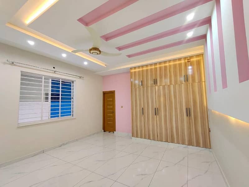 1 Kanal Brand New House For Sale 14