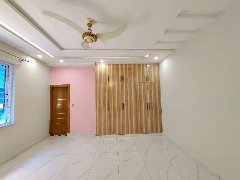 1 Kanal Brand New House For Sale 35