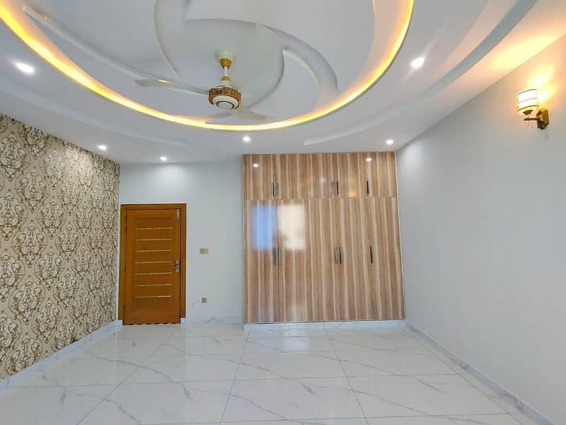 1 Kanal Brand New House For Sale 36