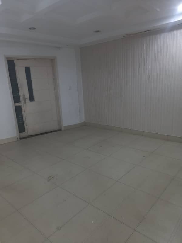 Blue area office 800 square feet for Rent prime location 4