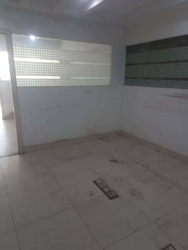 Blue area office 800 square feet for Rent prime location 7