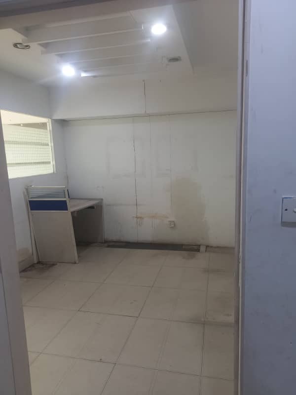 Blue area office 800 square feet for Rent prime location 8