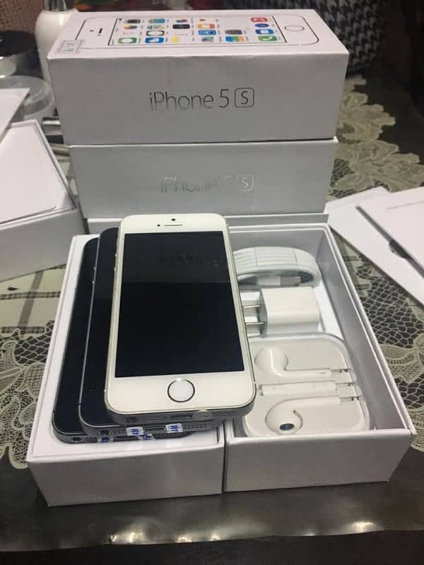 iPhone 5s PTA Approved 64GB # Watsapp. 03274706406 0