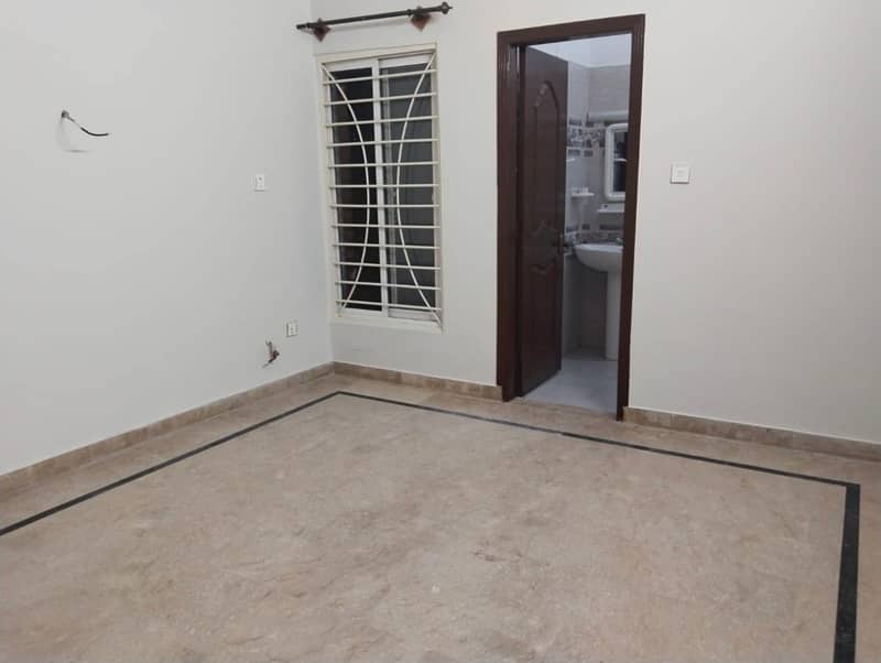 1 bed room with attach wash room kitchen for rent 5