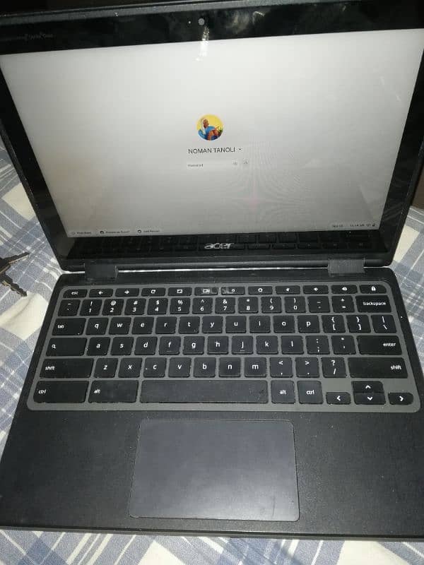 Asus original chrome os system touxh screen rotate able 20 hour batery 2