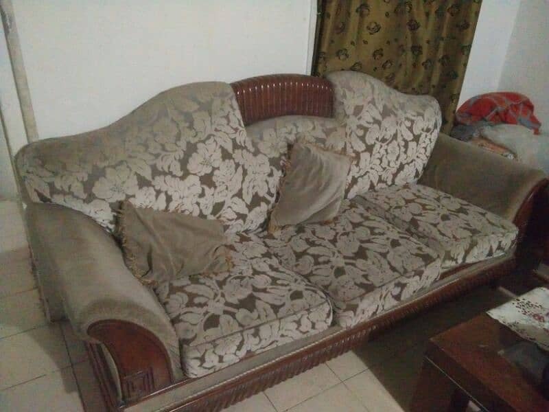 7 Seater sofa set for sell 0