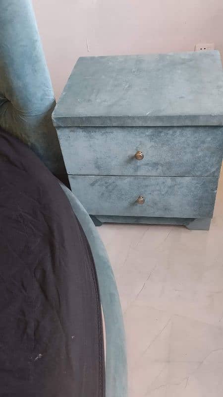 double bed with mattress and dressing table 2