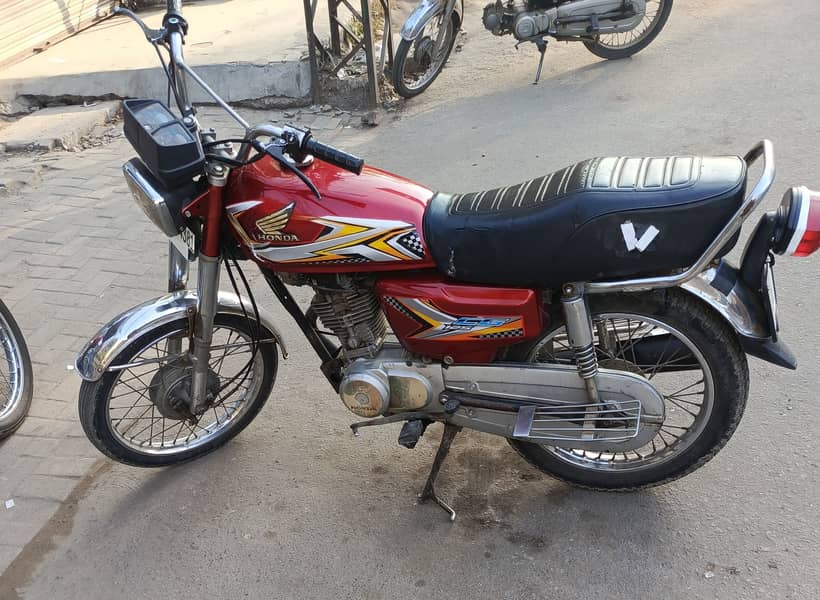 Honda CG 125 2015 lush condition on my name 1