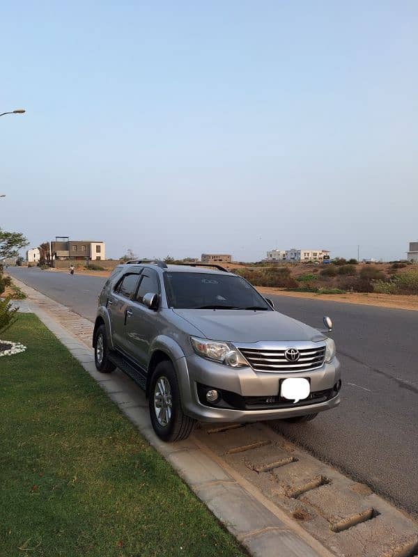 Toyota Fortuner V 2013 1