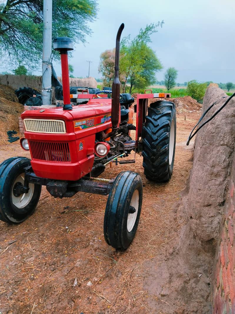 New Holland 640 Tractor Model 2022 2