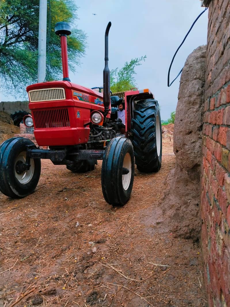 New Holland 640 Tractor Model 2022 3