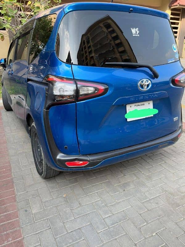 Toyota Sienta 2017 1