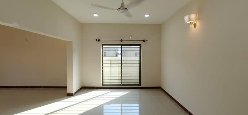 375 Square Yards House In Beautiful Location Of Askari 5 - Sector J In Karachi 2