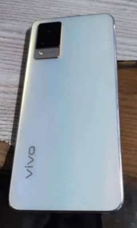 vivo v21 8GB 128 with box charger urgent sel price final 1