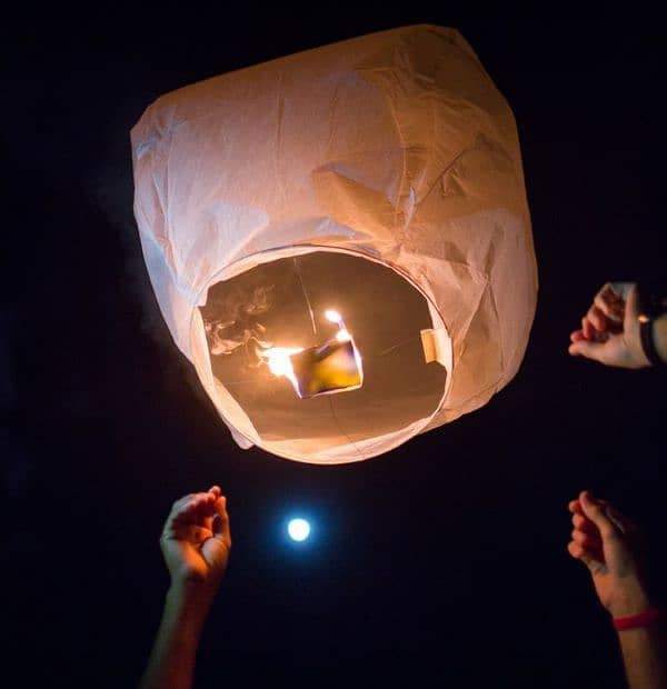 Sky lanterns are available in bulk quantity 0