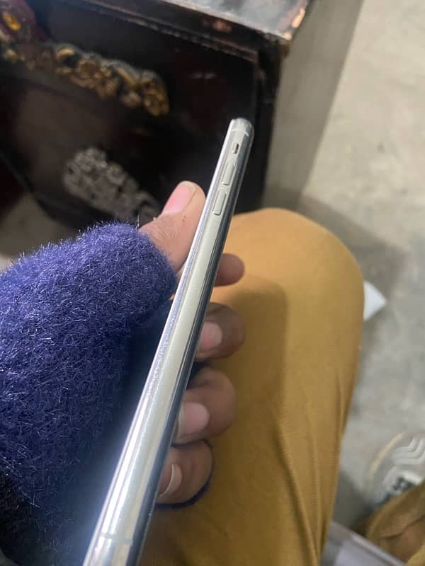 iPhone 11 Pro Max 256 Gb on pta 4