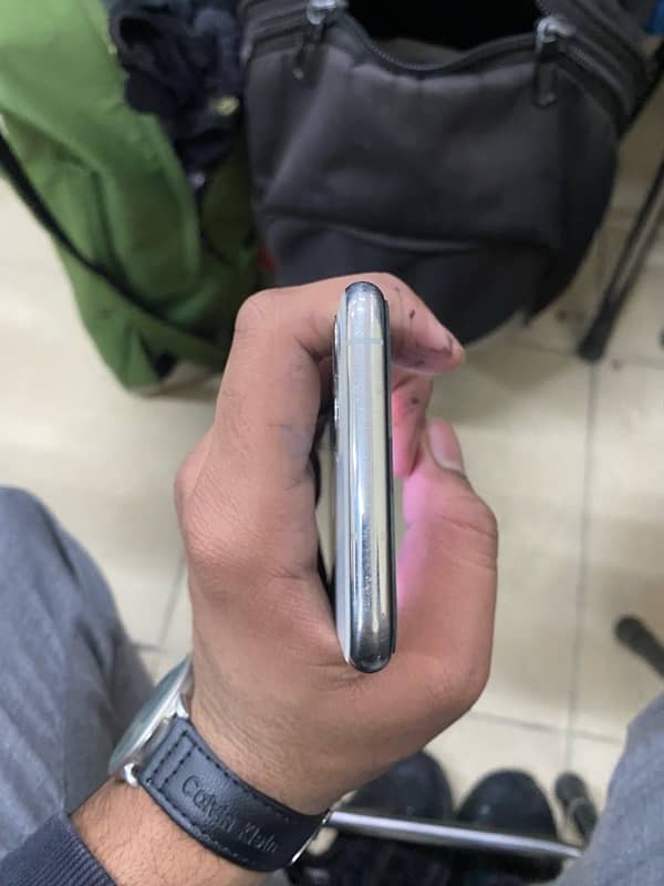 IPHONE 11 pro Factory unlock 256gb 5