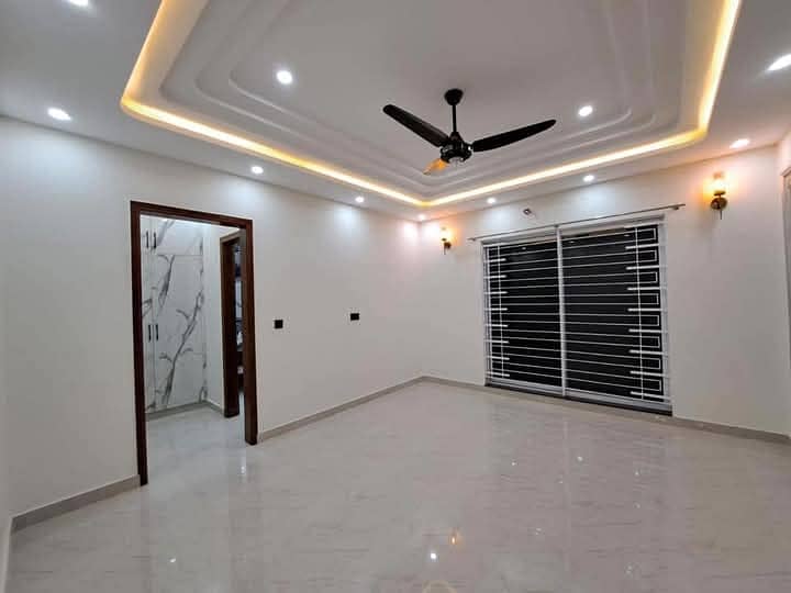 8 marla house for sale in mumtaz city 6