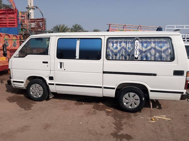 Toyota hiace,1985 model 2