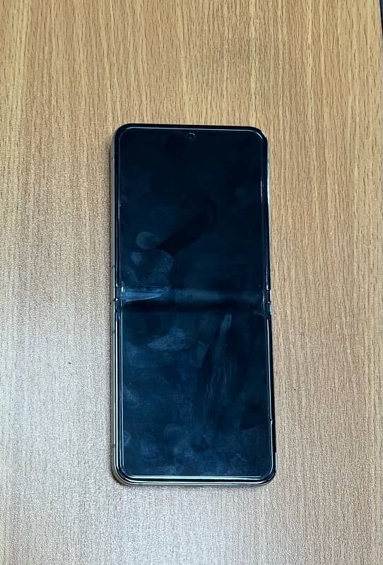 Samsung Galaxy Z Flip 5 | 10/10 Condition | Non-PTA | Scratchless 6