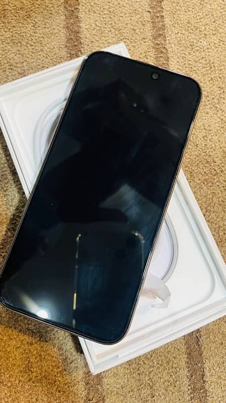 Iphone 16 pro max 256 factory unlock (NON PTA) 6