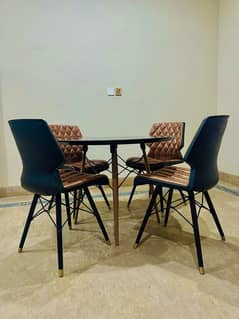 Dine in Tabel With 4 Chairs