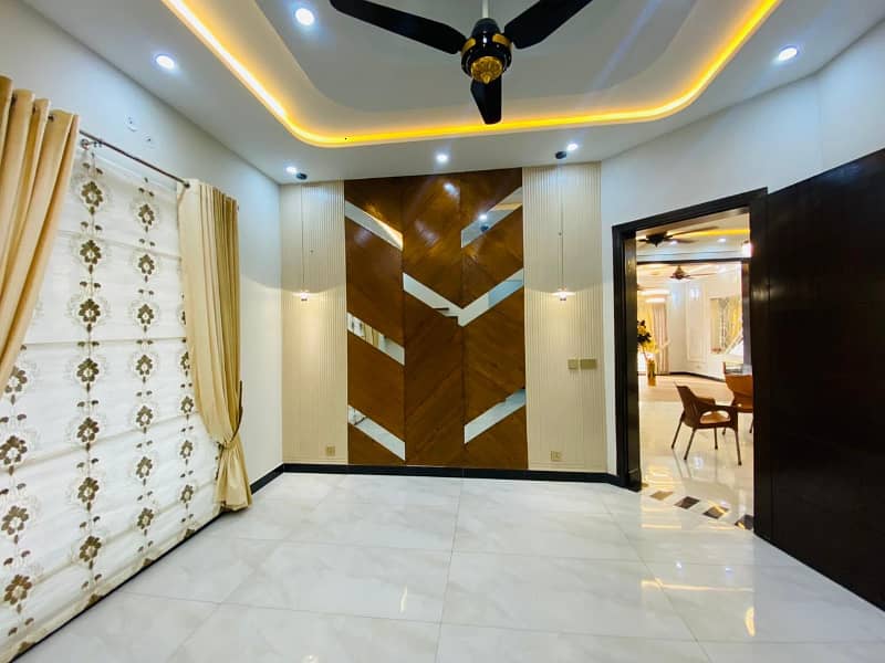 10 MARLA HOUSE FOR RENT IN BAHRIA TOWN LAHORE 1